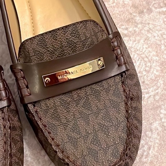 Brand New Michael Kors Brown Loafers Slip On Flats w/ Gold Tone Metal Logo Bar - Picture 5 of 16